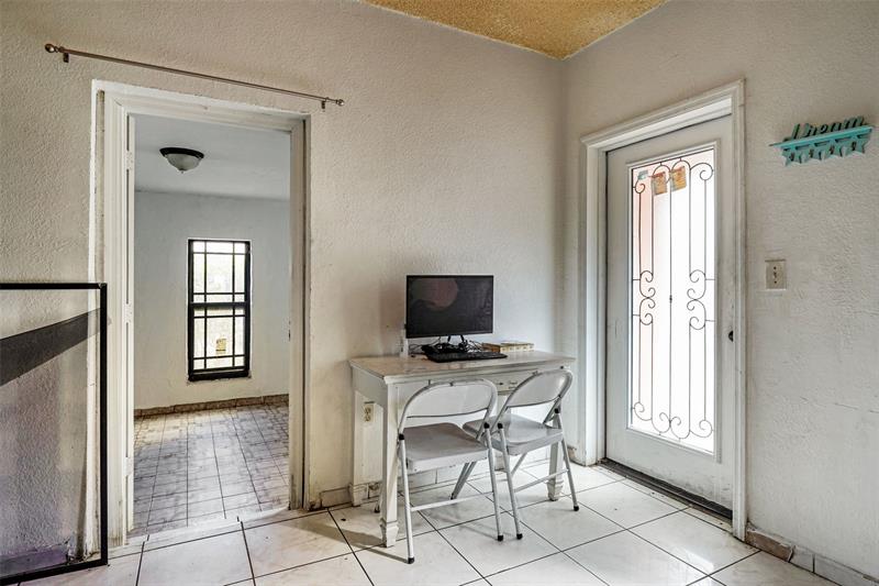 Image 8 of 33 For 12260 Miami Avenue