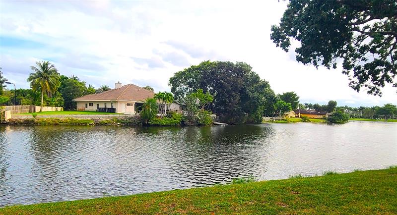 Details for 220 Wimbledon Lake Dr  220, Plantation, FL 33324