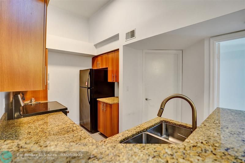 Image 16 of 44 For 1050 Crystal Way  N