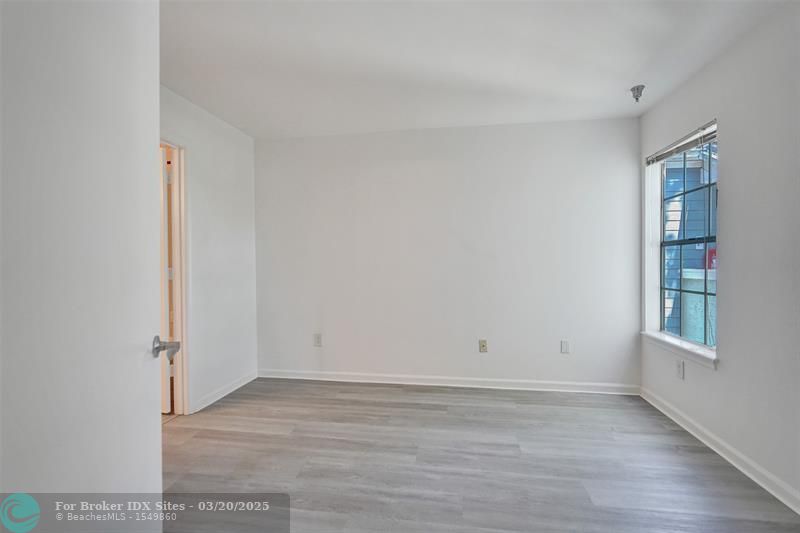 Image 22 of 44 For 1050 Crystal Way  N