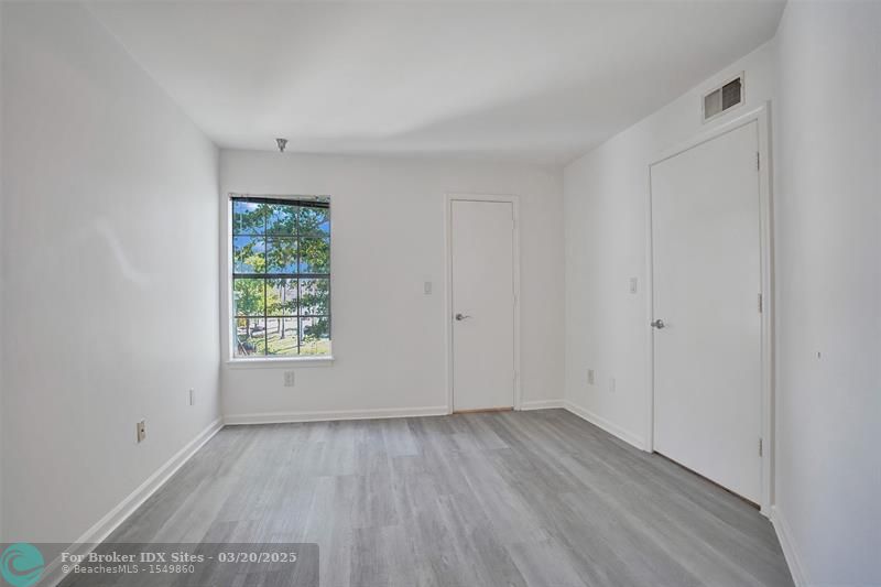 Image 23 of 44 For 1050 Crystal Way  N