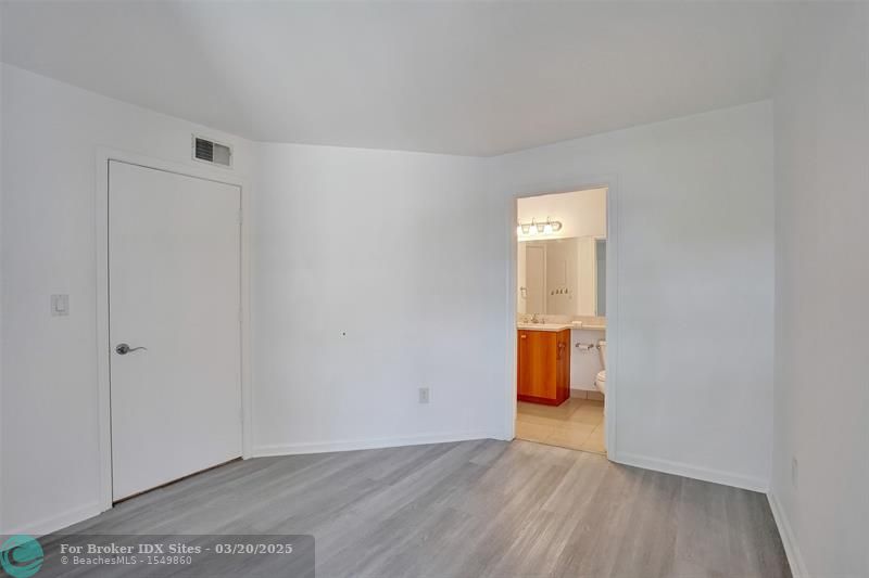 Image 25 of 44 For 1050 Crystal Way  N