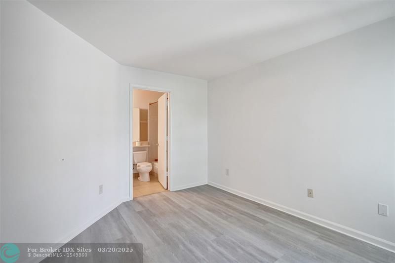 Image 26 of 44 For 1050 Crystal Way  N