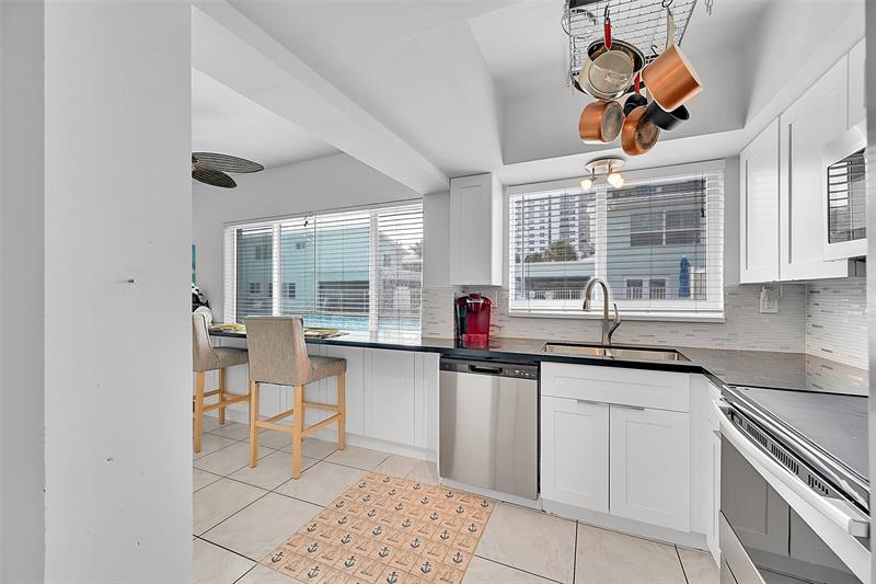 Image 15 of 47 For 5400 Ocean Blvd  20