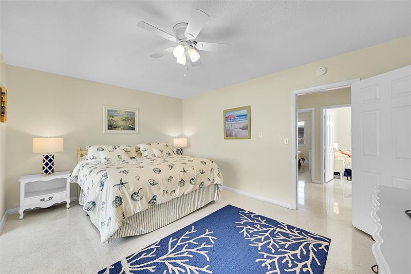 Image 19 of 47 For 5400 Ocean Blvd  20