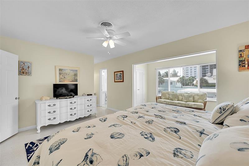 Image 20 of 47 For 5400 Ocean Blvd  20