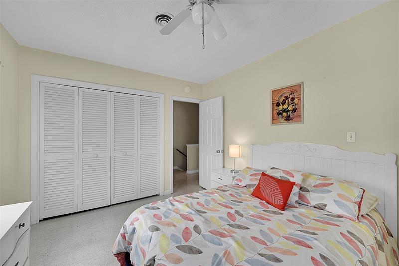 Image 29 of 47 For 5400 Ocean Blvd  20