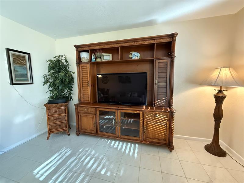 Image 8 of 38 For 42 Tilford C  42