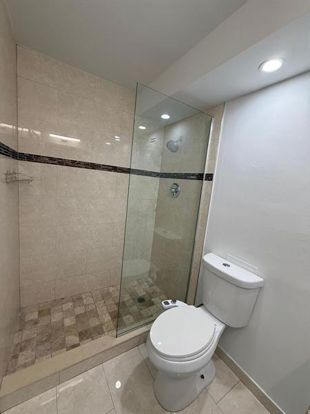 Image 12 of 18 For 6039 Collins Ave  1227