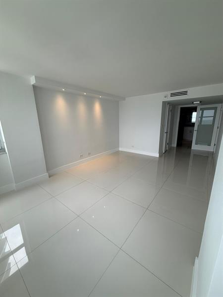 Image 16 of 18 For 6039 Collins Ave  1227