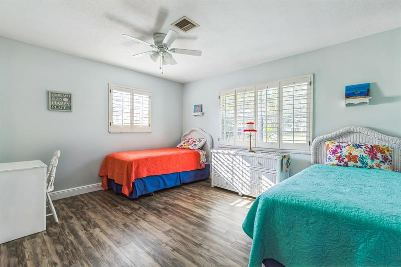 Image 17 of 31 For 1153 Dolphin Drive