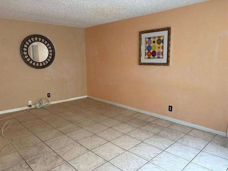 Image 4 of 9 For 4117 88th Ave  201