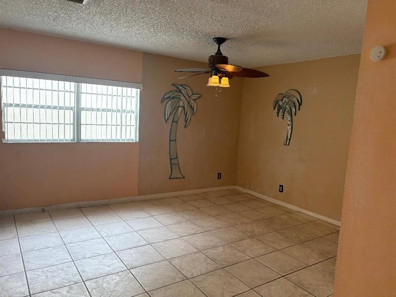 Image 5 of 9 For 4117 88th Ave  201