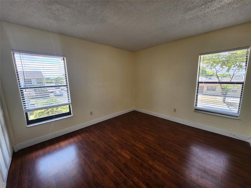 Image 14 of 20 For 2400 52nd Ave  2400