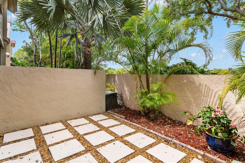 Image 20 of 23 For 10821 Cypress Glen Dr  10821