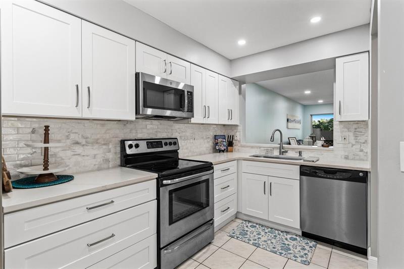 Image 4 of 23 For 10821 Cypress Glen Dr  10821