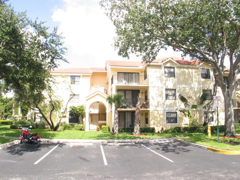 Image 3 of 35 For 10121 Sunrise Blvd  302