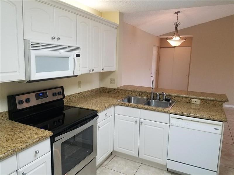 Image 6 of 35 For 10121 Sunrise Blvd  302