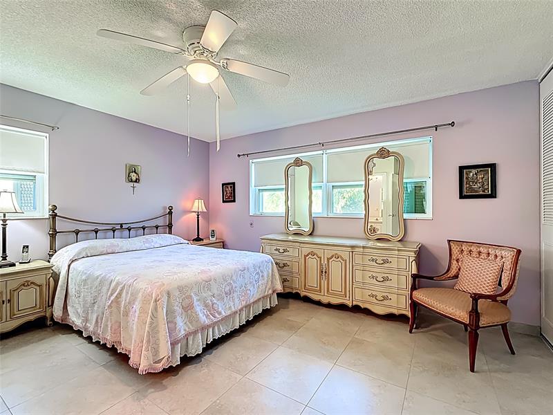 Image 32 of 59 For 5001 34th St  201