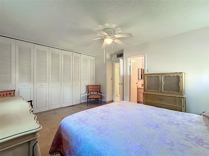 Image 34 of 59 For 5001 34th St  201