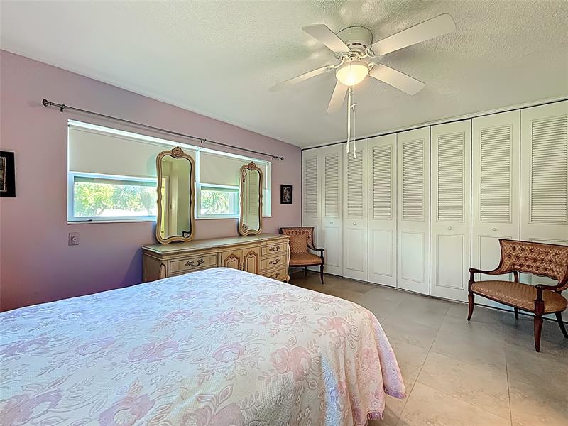 Image 35 of 59 For 5001 34th St  201