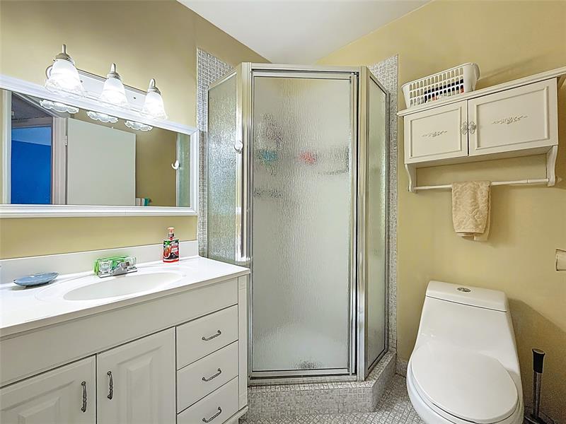 Image 36 of 59 For 5001 34th St  201