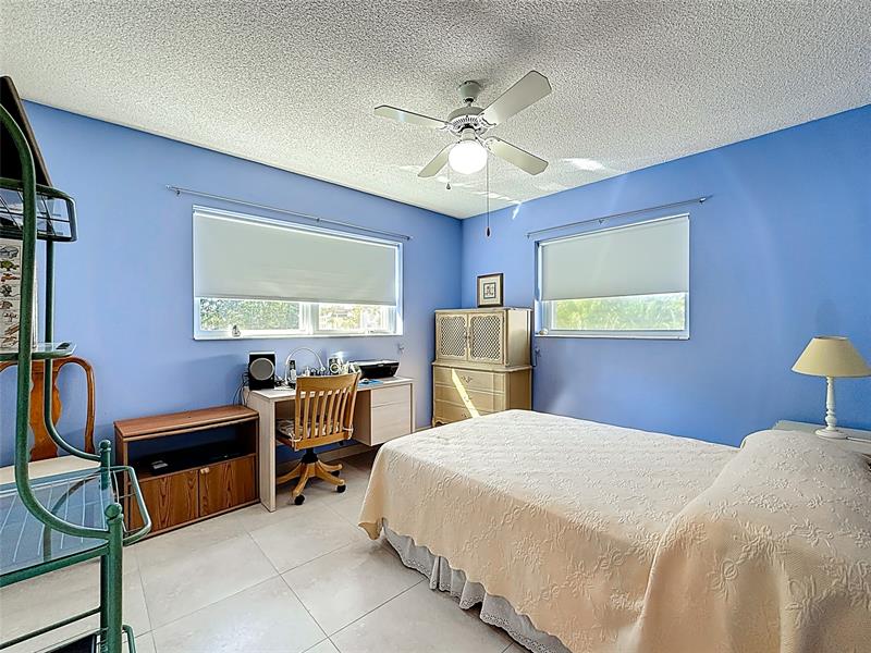 Image 38 of 59 For 5001 34th St  201