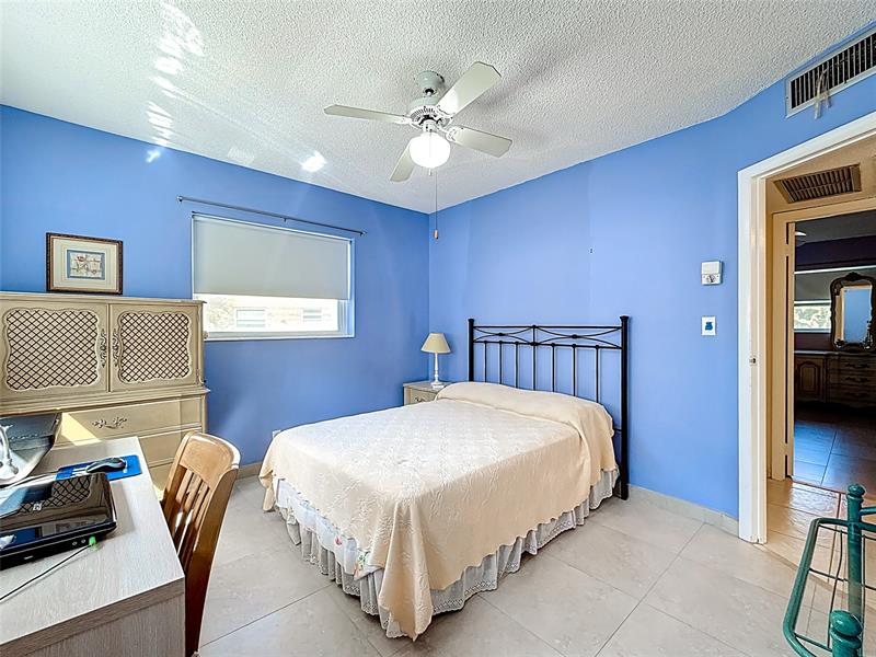 Image 39 of 59 For 5001 34th St  201