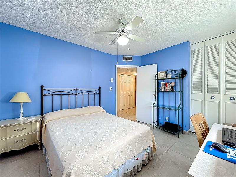 Image 40 of 59 For 5001 34th St  201