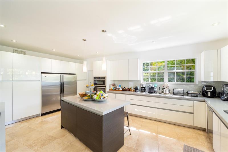 Image 11 of 31 For 6205 108 St  