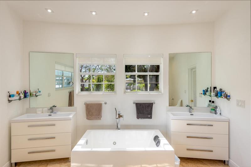 Image 21 of 31 For 6205 108 St  