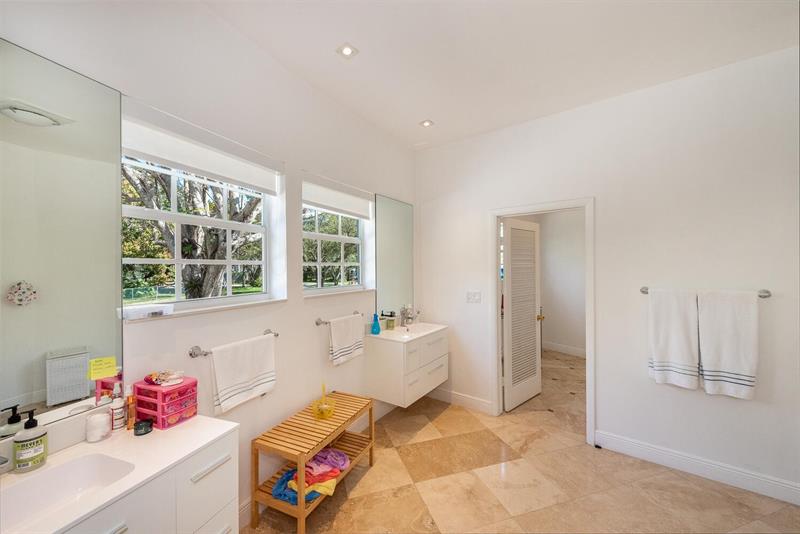 Image 23 of 31 For 6205 108 St  