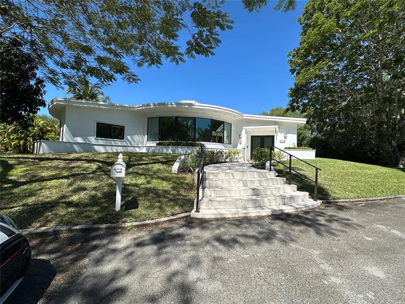 Image 3 of 31 For 6205 108 St  