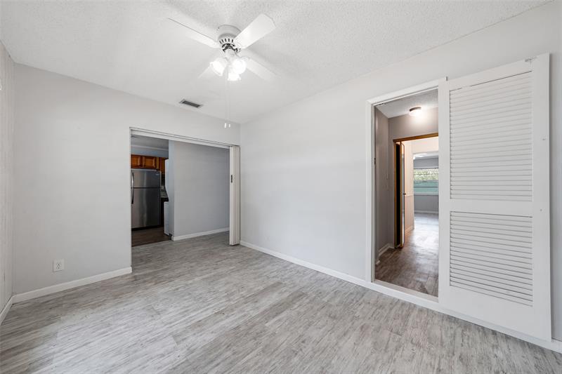Image 11 of 32 For 20962 Sedgewick Dr