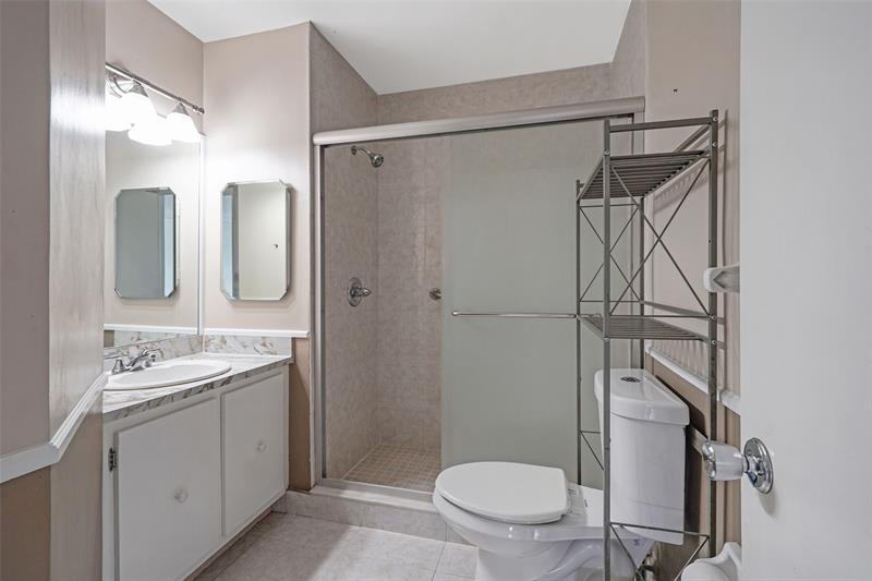 Image 13 of 32 For 20962 Sedgewick Dr