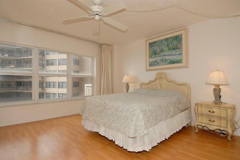 Image 10 of 26 For 3850 Galt Ocean Dr  1204