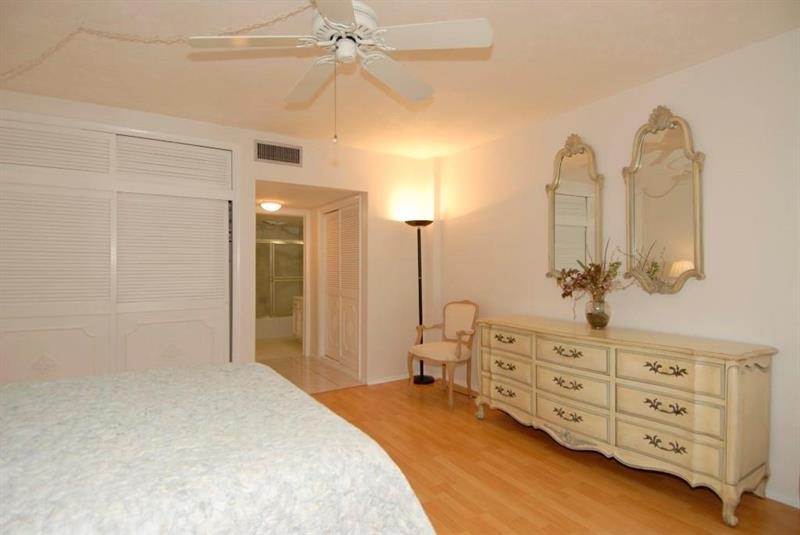 Image 11 of 26 For 3850 Galt Ocean Dr  1204