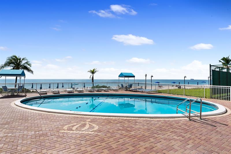 Image 24 of 26 For 3850 Galt Ocean Dr  1204