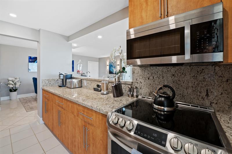 Image 10 of 44 For 2715 Ocean Boulevard  7c