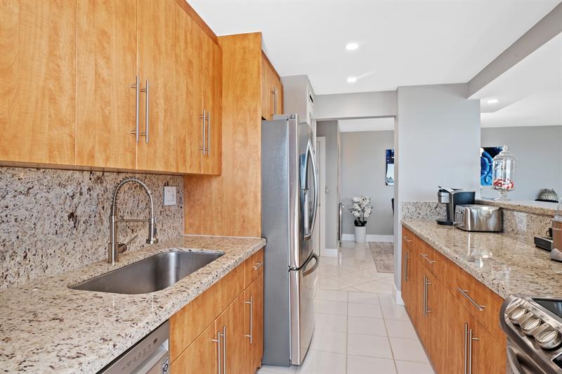 Image 11 of 44 For 2715 Ocean Boulevard  7c