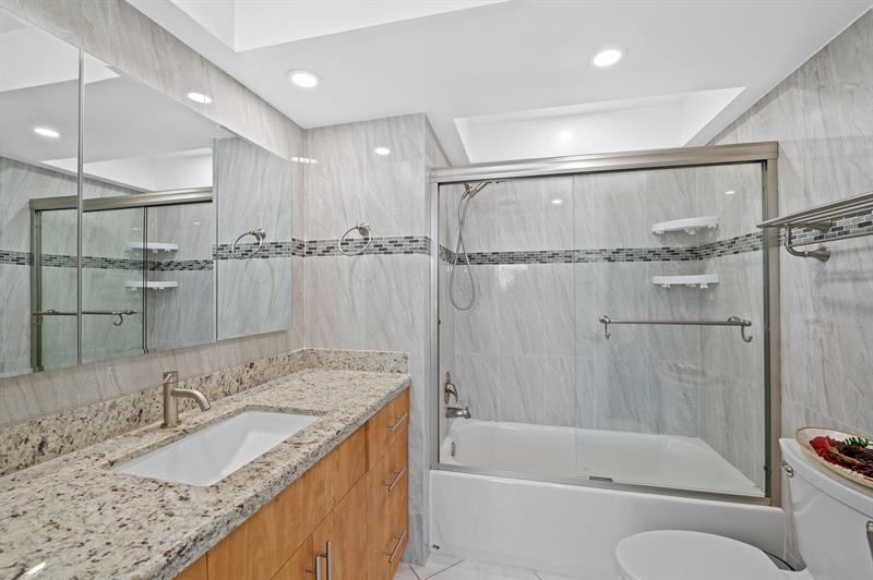 Image 21 of 44 For 2715 Ocean Boulevard  7c