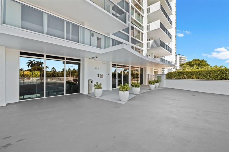 Image 25 of 44 For 2715 Ocean Boulevard  7c