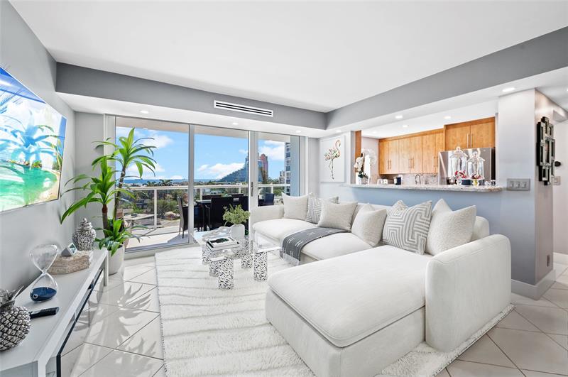 Image 3 of 44 For 2715 Ocean Boulevard  7c