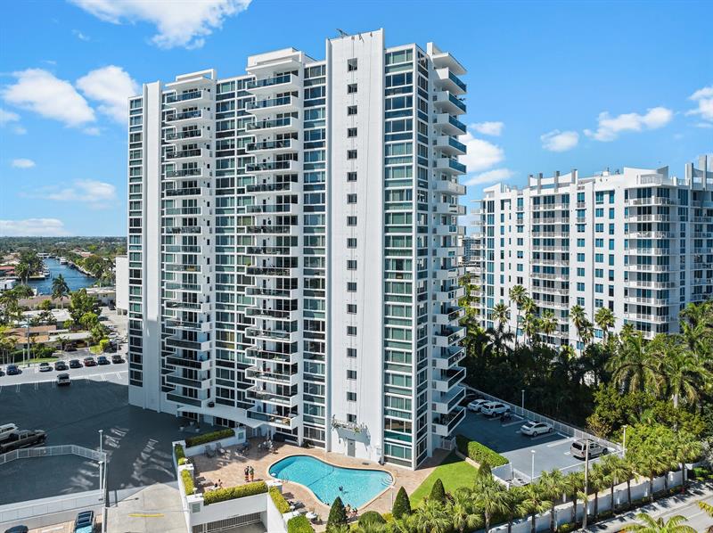 Image 33 of 44 For 2715 Ocean Boulevard  7c
