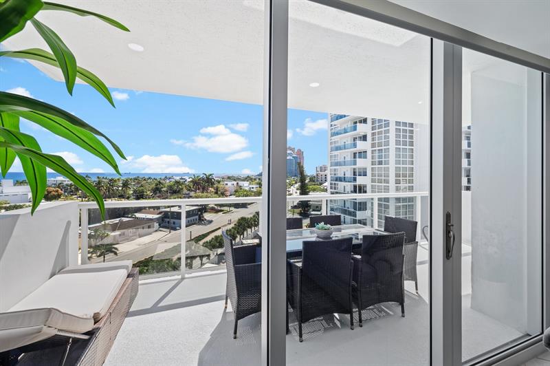Image 7 of 44 For 2715 Ocean Boulevard  7c
