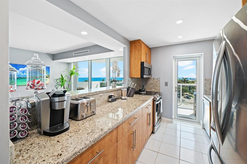 Image 9 of 44 For 2715 Ocean Boulevard  7c