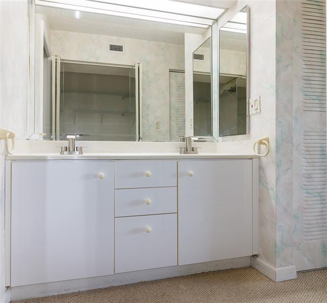 Image 17 of 55 For 7531 Fairfax Dr  202-h