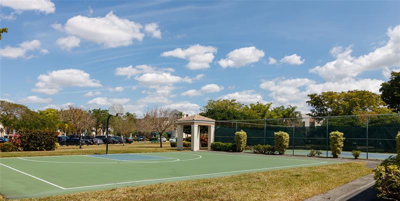 Image 41 of 55 For 7531 Fairfax Dr  202-h
