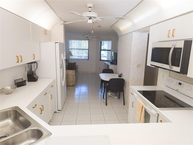 Image 9 of 55 For 7531 Fairfax Dr  202-h