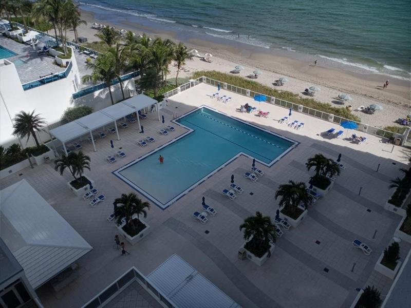 Image 18 of 20 For 2751 Ocean Dr  1002s